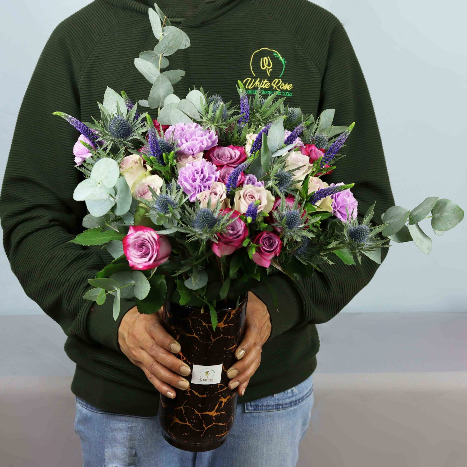 Gift Delivery in Abu Dhabi White Rose Flowers